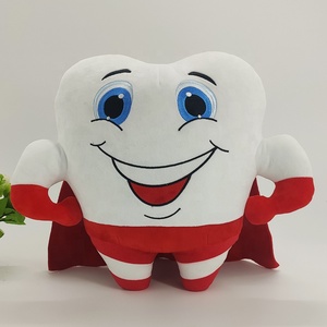 UYEAH Fabbrica OEM/ODM: Giocattolo di <span class=keywords><strong>Peluche</strong></span> Personalizzato con Denti <span class=keywords><strong>Grandi</strong></span>, Mantello e <span class=keywords><strong>Occhi</strong></span> <span class=keywords><strong>Grandi</strong></span>, Giocattoli di <span class=keywords><strong>Peluche</strong></span> Cartoon Imbottiti in Cotone su Misura - Product Image 2