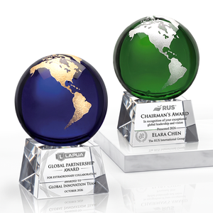 Trofeo in Cristallo a Forma di Globo Personalizzato, Design Tricolore Nero Blu Verde, Riconoscimento Aziendale per Celebrazioni - Product Image 1