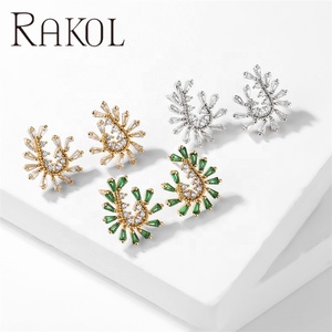 Rakol EP5659ต่างหูเพชรสวิสทรงกลมสีเขียววาวประดับด้วยเพทายทรงกลมซีซีเครื่องประดับต่างหูแฟชั่นสีทอง - Product Image 4