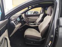BYD SONG PLUS DMI 2025 d'occasion, Édition Honor, 5 portes, 5 places, autonomie de 112 km (DMI) et 1450 km (PHEV), gris sur beige