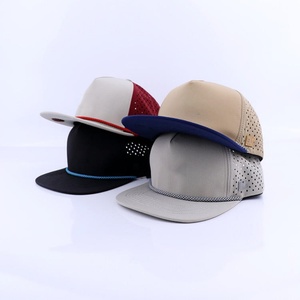 Casquette de golf snapback imperméable à 5 panneaux avec patch en caoutchouc découpé au laser, casquette trucker personnalisée avec couleur au laser et trous percés - Product Image 3