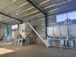 Konveyör bant teknolojisine sahip sığır sığırları için iyi tasarlanmış tarım yem üretim hattı - Product Image 3