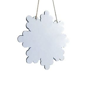 Panneaux de décoration suspendus pour la maison de Noël DIY Design Logo personnalisé Planche suspendue Sublimation Blank Snowflake Door Hanger - Product Image 2