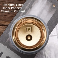 Dukungan Logo Kustom Tersedia. Mug Vakum Berlapis Titanium Dinding Ganda dengan Tekstur Palu, Penahan Panas 12-24 Jam, untuk Menyeduh Teh