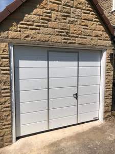 <span class=keywords><strong>Porte</strong></span> sectionnelle industrielle automatique <span class=keywords><strong>avec</strong></span> <span class=keywords><strong>porte</strong></span> à battant, acier isolé 42 mm, CE, usage intensif pour entrepôt, usine, quai <span class=keywords><strong>de</strong></span> chargement - Product Image 2