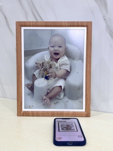 Marco de Fotos Digital con Aspecto de Madera de 13.3 Pulgadas, Pantalla de 6 Colores con Resolución de 150 DPI, Actualización en la Nube, 36 Meses de Autonomía de la Batería, Compatible con Wifi - Product Image 5