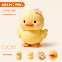 Figurines en PVC en gros avec accessoires floraux moulés, statue d'oiseau en vinyle OEM pour la décoration de la chambre d'enfant