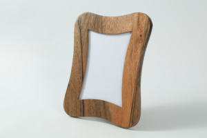 Marco de fotos de grano de madera natural Sanhui con borde ondulado, mesa hecha a mano para sala de estar y dormitorio a <span class=keywords><strong>precio</strong></span> barato - Product Image 2