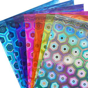 Fabricant de produit Motif de football magique <span class=keywords><strong>Film</strong></span> PVC Matériau vinyle holographique Rouleau de PVC Matériau fin pour décoration de couverture de livre - Product Image 2