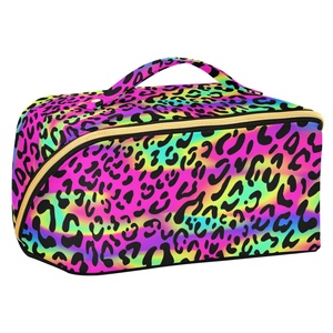 Pochette de toilette portable avec logo personnalisé, design guépard arc-en-ciel, imperméable, sac à cosmétiques de voyage, sac à pinceaux de maquillage avec fermeture éclair dorée - Product Image 1