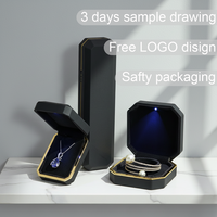SKQ OEM Taille personnalisée Logo Light Ring Boîte Jewelry Rangement Affichage Boîte de bijoux avec LED pour bracelet anneau