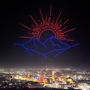 Kit de système de spectacle de lumière LED pour drone papillon professionnel MMC avec 100 drones LED, activité personnalisable pour les événements/mariages/concerts - Product Image 5