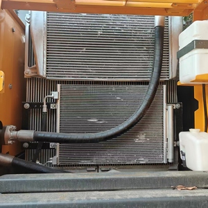 Excavatrice hydraulique Hyundai 220LC-9S d'occasion, état d'origine, performance fiable pour la construction routière et l'exploitation minière - Product Image 6