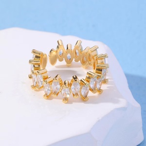 Anillo de Lujo Ligero Vintage para Mujer con Incrustaciones de Latón y Circones Geométricos, de Alta Gama, Venta Caliente Transfronteriza Europea y Americana - Product Image 4