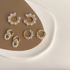 Orecchini di perle d'acqua dolce naturali da donna a forma di cerchio orecchini a cerchio placcato oro 18k