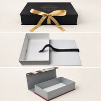 Boîte cadeau noire et or avec ouverture à clapet et ruban de présentation pour emballage de détail, vente en gros, commande personnalisée