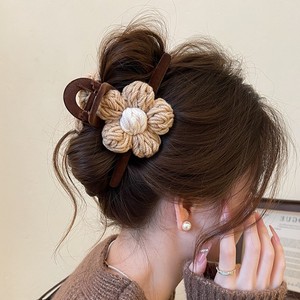 Nuevo clip para el cabello de lana de alta gama, tamaño mediano, con diseño de flor, para otoño e invierno, para mujer, accesorio para el cabello. - Product Image 2