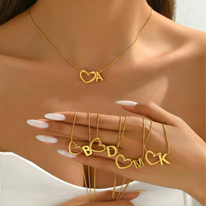Collier minimaliste XL264 avec cœur et initiale, plaqué or 18 carats, acier inoxydable, bijoux personnalisés, cadeau de la Saint-Valentin - Product Image 1