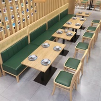 Ensemble de restaurant en bois durable et écologique avec tables à manger, chaises, tabourets de bar et canapés de banquettes - Design moderne pour une utilisation en extérieur