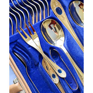 Gabriella P. Ensemble de couverts modernes personnalisables en or 12 pièces, vaisselle en métal émaillé bleu pour hôtels et restaurants, avec logo kg - Product Image 1