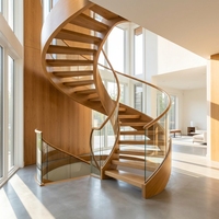 Escalier en bois Tanlong Escaliers incurvés d'intérieur Garde-corps en verre Balustrade en bois massif