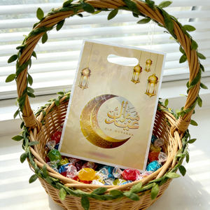 623292 Sacchetti Regalo per Ramadan - Confezione da 12, 23,5cm X 16cm, Lanterne Dorate a Forma di <span class=keywords><strong>Mezzaluna</strong></span> in Plastica, Sacchetti per Feste Islamiche PartyMaker - Product Image 1