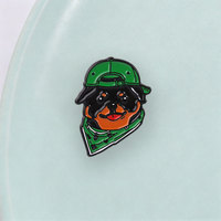Épinglette en émail mignonne de chien Rottweiler avec casquette de baseball et bandana, accessoire pour veste et sac à dos