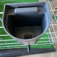 CASHT Nouveau Seau d'alimentation pour veau en PP gris 4L, avec tétine suspendue pour ferme, étable, grange, enclos à bétail