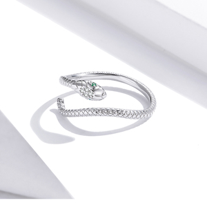 Anillo en forma de serpiente chapado en oro rosa con incrustaciones de diamantes y esmeraldas, estilo vintage, joyería de moda unisex, regalo para uso diario. - Product Image 6