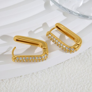 Pendientes de Mujer con Zirconia en Forma de U, Chapados en Oro de 18K, Acero Inoxidable, Hebilla Rectangular, Estilo Moderno y Lujoso para Fiesta - Product Image 3