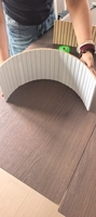 Grille murale en bois massif rustique populaire pour la rénovation des espaces commerciaux