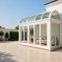 Véranda en verre courbé avec toit en verre, structure en aluminium, portes coulissantes en verre, voûte en arche, solarium, salle de patio pour jardin, villa