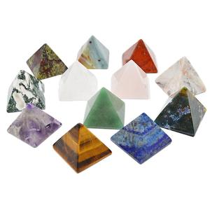 كريستال كوارتز طبيعي بشكل حر مصقول للطاقة والشفاء وديكور المنزل والمكتب مع نقش محفور - Product Image 5