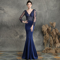 Robe de soirée de mariage sirène à manches longues, ornée de perles et de décalcomanies artisanales, idéale pour les mariages et les dîners de remerciement.