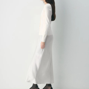 Veste en tricot blanche pour femme avec boutons décoratifs en forme de vague, fabrication sur mesure, chaude et décontractée - Product Image 3