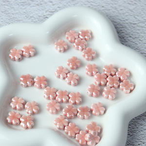 Perles d'espacement en céramique de haute qualité en forme de fleur de trèfle porte-bonheur de 10 mm, trou droit, perles en vrac pour bijoux, bracelet, décoration - Product Image 2