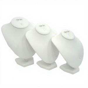 Présentoir à bijoux en cuir PU blanc sur mesure DEQI Factory, mannequins pour colliers, accessoires de bijouterie faits main de haute qualité pour boutique - Product Image 1