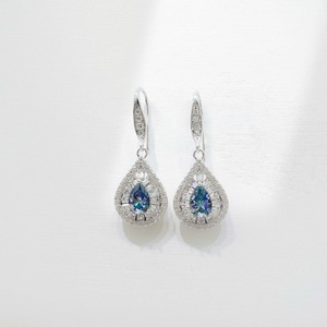 Boucles d'oreilles clous en argent sterling 925 personnalisées, motif fleur, zircon, strass bleu, or 18 carats, CZ, pour femme, idéales pour les fêtes et mariages - Product Image 2