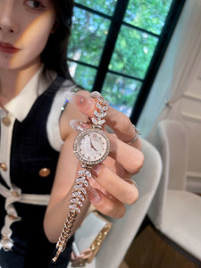 Reloj de Cuarzo de Lujo para <span class=keywords><strong>Mujer</strong></span>, Diseño de Sirena, Novedad 2025, Incrustaciones de Diamantes, Caja y Correa de Acero Inoxidable, Cristal Mineral, Ligero, 3ATM - Product Image 4