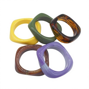 Bracelet claquant en résine acrylique géométrique de haute qualité, design unique, élégant, tendance et coloré, bijou unisexe à la mode pour femme et soirée - Product Image 5