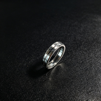Cincin Kawin Eternity Band Berkualitas Profesional Klasik 6mm 8mm Baja Tahan Karat Lapis Perak 925 Permukaan Mengkilap Halus dengan Saluran di Dalam