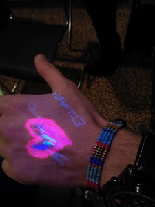 Peinture textile à encre invisible 3 couleurs, outils, gadgets espions <span class=keywords><strong>Ninja</strong></span>, messages secrets, jouets <span class=keywords><strong>de</strong></span> dessin pour enfants, stylo magique avec lumière UV - Product Image 3