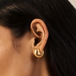 Boucles d'oreilles en acier inoxydable plaqué or 18 carats, design géométrique, pour femmes, à porter au quotidien - Product Image 1