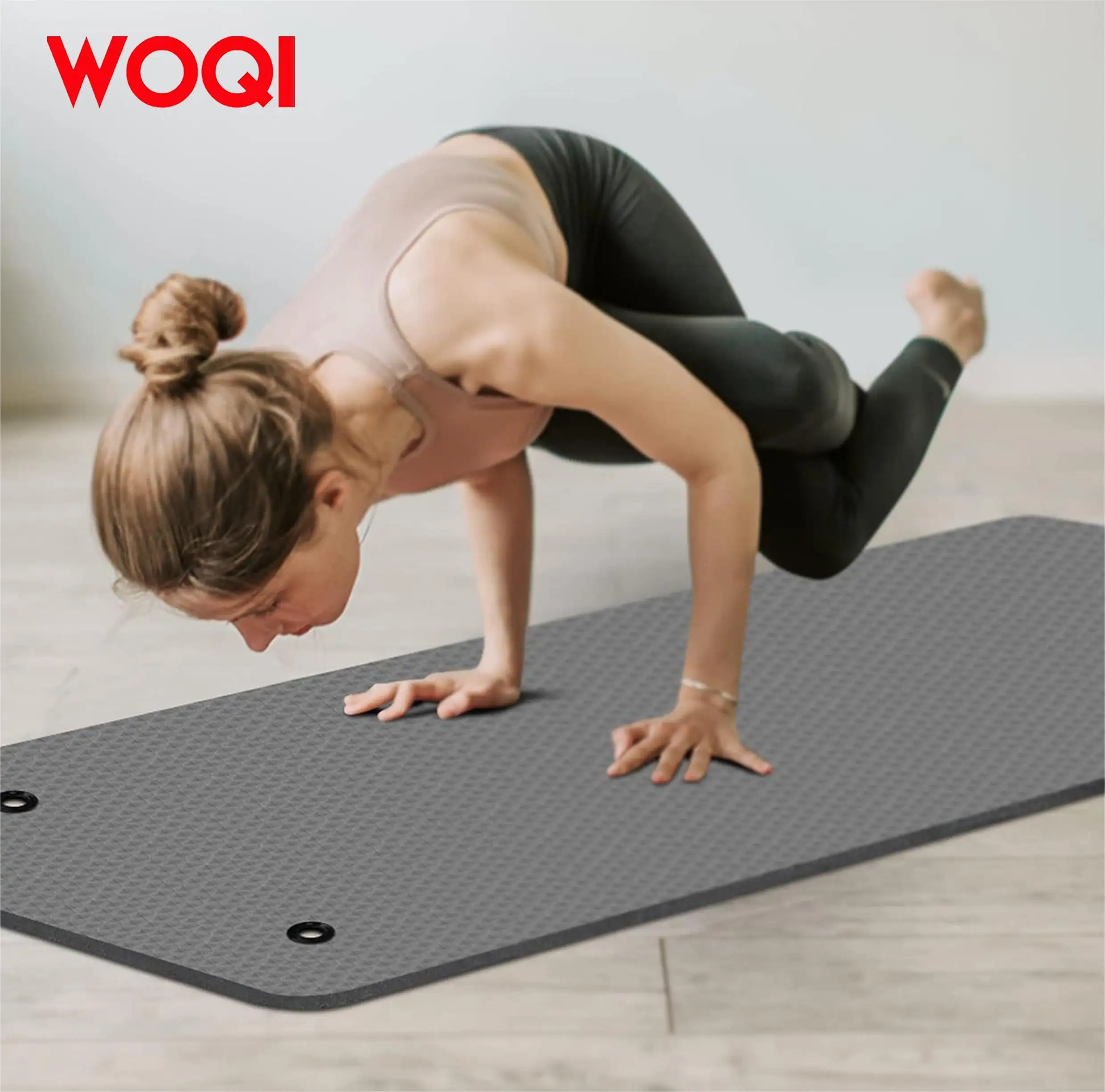 Die WOQI Yoga matte kann mit einer ultra breiten und ultra dicken Anti-Rutsch-Fitness-Yoga matte aufgehängt werden