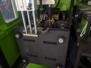 Nouvelle machine de soufflage automatique mini à 2 cavités, 4 cavités, 1500-3000 BPH pour bouteilles en plastique PP PET - Product Image 3