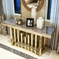 Table console d'appoint moderne à 1 étagère avec cadre à lattes verticales en acier inoxydable de luxe, mobilier de salon de marque standard, décoration intérieure