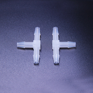 Ptf1604c ข้อต่อท่อพลาสติกชนิด T ขนาด 6.4 มม. เชื่อมต่อเร็ว สำหรับใช้กับน้ำ ลม น้ำเกลือ ผลิตด้วยวิธีฉีดขึ้นรูปใสเหมือนคริสตัล - Product Image 1