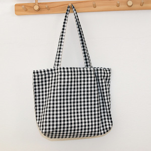 Sac fourre-tout classique en toile à carreaux, léger, avec longues bandoulières, doublure crème et poche intérieure - Product Image 2
