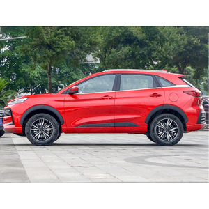 Encantador Auto Rojo Chino de Moda, Auto Económico en Combustible, SUV Chino QX 1.5t Más Vendido, Auto Chino de Alta Calidad de 5 Puertas y 5 Asientos - Product Image 3