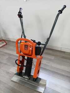 Machine de nivellement de sol à vibrateur à béton motorisé avec moteur et pompe à engrenages, couleur noire, conception économe en énergie - Product Image 6